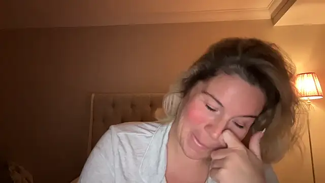 Erincheshire - LT GETS 9 MIN SQUIRT VID