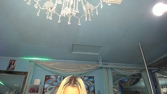 ADRIANNA_FOX - show tits
