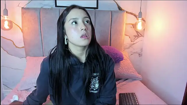 Leah_Brm - finger my tight pussy🩷