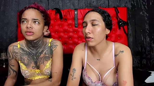 ChloeandIsabella - toes in the cunt