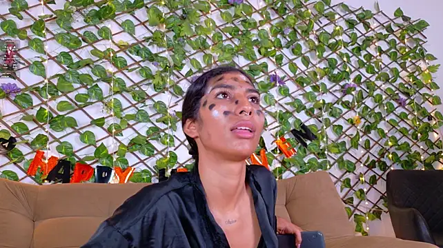 Taty_miller - put the head of the dilldo in my ass