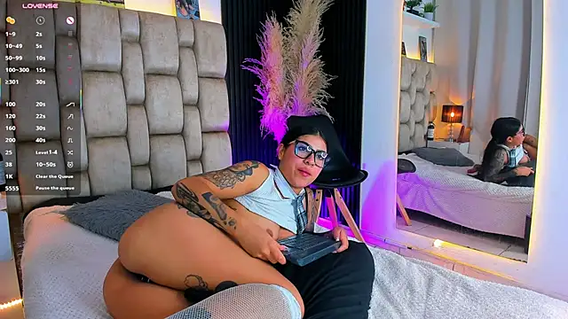 Little_sophie18 - Show Boobs