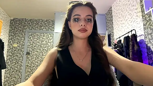 ShawanaIsraelson - Show my cute tummy