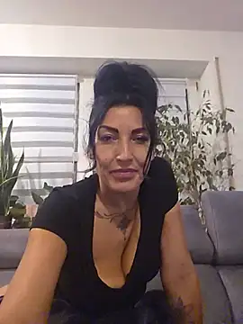 GermanMiia - Go Doggy pose , Shake ass 💦