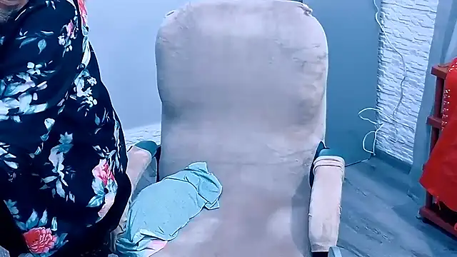 Hornystepmom29 - GOAL- TITS!