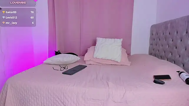 Emily_Ross- - control 3min and 2fingers in pussy