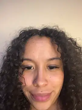 MarieLeon - Show your friend's pussy