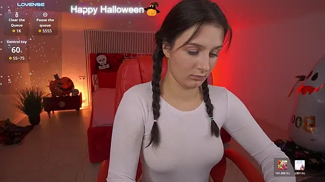 VikVikLove - take off clothes + finger ass