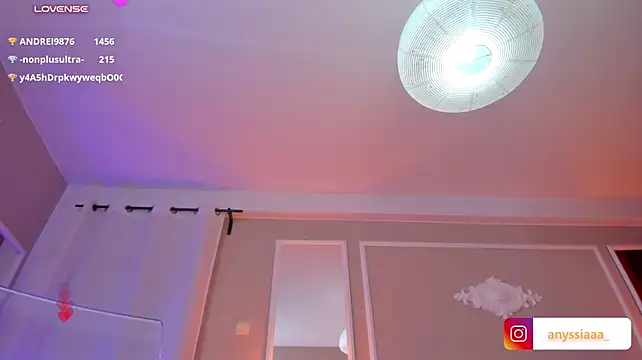 Anyssia - footjob