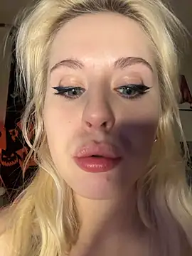 Viviennedoll - BEATRIX RIDES HER TOY HARD