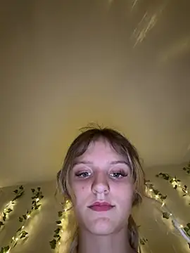 Kyndyl - Squirt all on camera