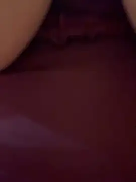 Lollaluxe - Tirar a camisola e siririca até gozar 😈