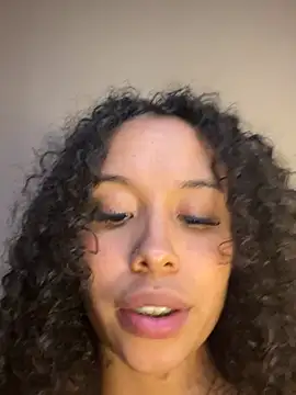 MarieLeon - Show your friend's pussy