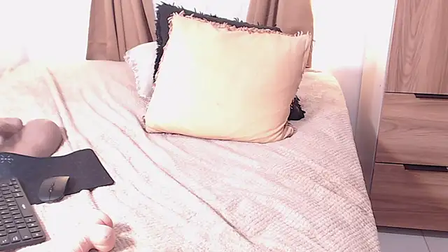 EbonyCoWorker - riding torso squirt
