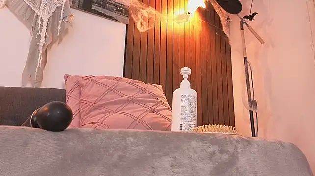 Brendazoe - ice on my beautiful breasts