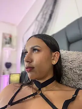 MiilaBlake - BUTTPLUG ON W DOMI VIBING
