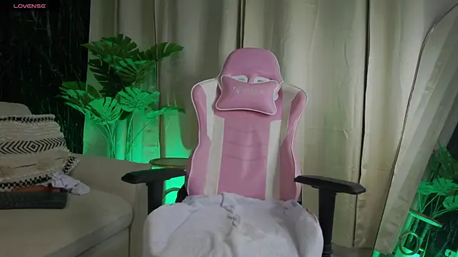 Emily_Foxx01