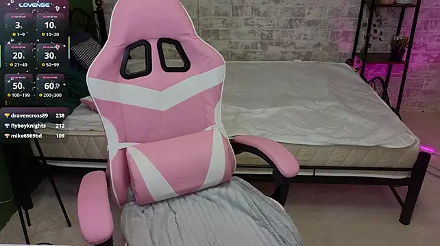 StellaBloomm - zoom finger in pussy