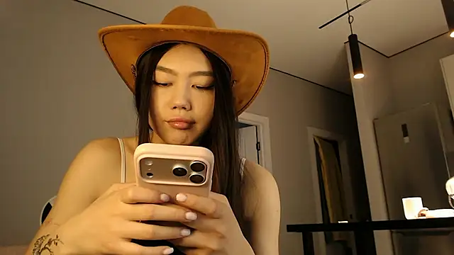 SecretTiny - TOPLESS