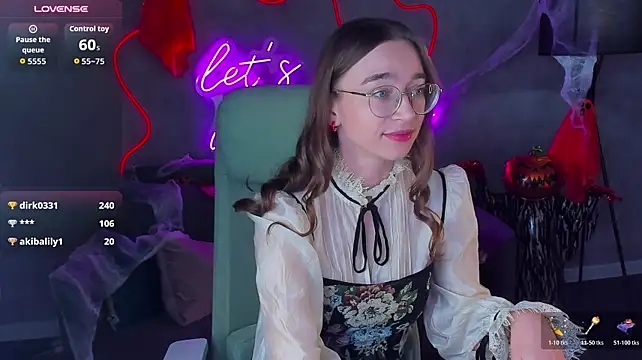 Lucy_Green - pat the butt