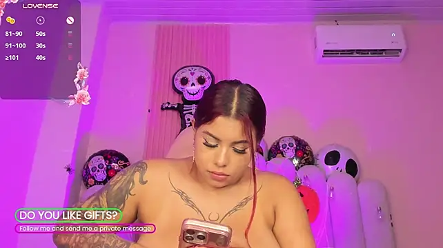 Zoe1_2 - Show feet👣🔥