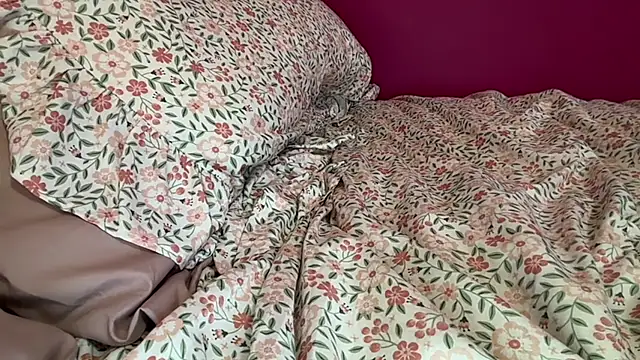 Rileybellee - soaked tee tease