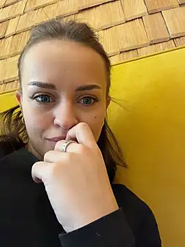 AngelinaTeller - Squirt in cafe ☕️