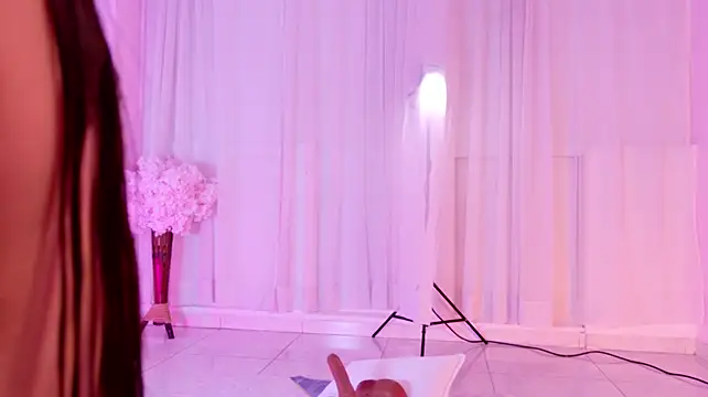 Trixxie_18 - oilin my body