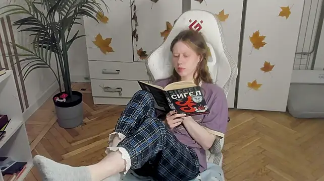 Silly__Milly - jerking off with my hand inside my pant