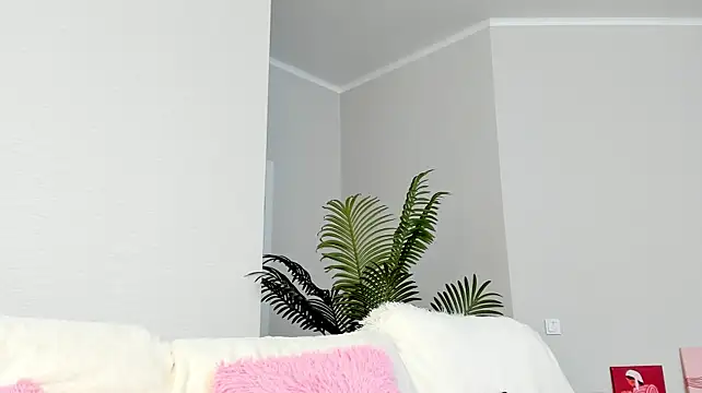 Sweeety_muse - wet pussy close to the camera