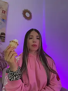 Ashleyjenner_ - Sexy Dancing 💚