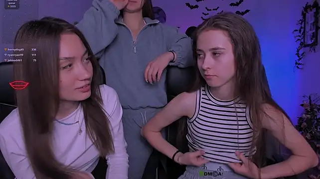 Rebecca_smile - show tits 2 girl