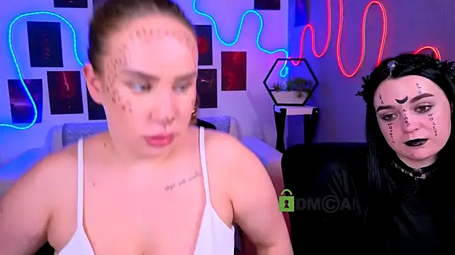 Playful_sophie - handbra