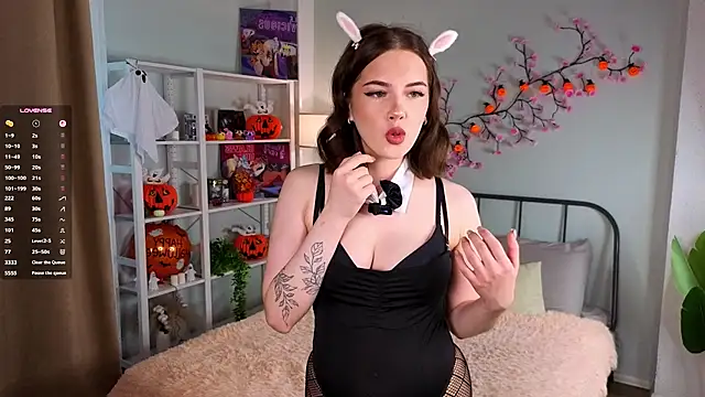 MaudieDeans - MASSAGE BOOBS UNDER BRA