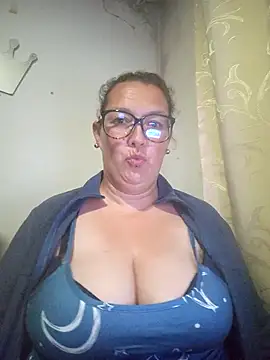 _Saraqueen-- - off bra