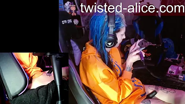 Twisted_Alice - dlldo play (halloween dildo)
