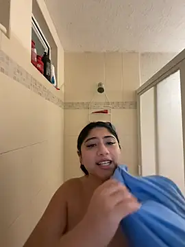 Monica17 - Espuma en las tetas 🍒