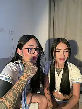 Suis_evangeline - Take off our skirt 3min and twerk <3