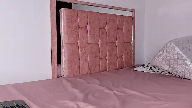 Maddye_Withmore - Spanking the ass without panties