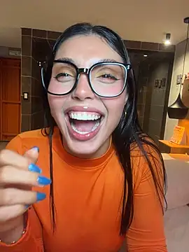 Zui_lu - pinch tits