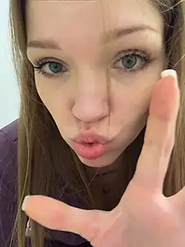 StreetSquirt - show under boobs+bouncing boobs in men🚾
