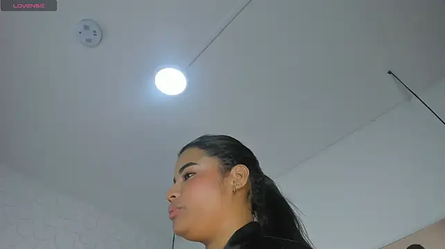 VICTORIAGRAYS - TAKE OFF BRA + OIL TITS