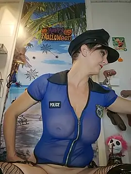 Lucillabollente - I fuck my pussy with the police baton!🥵