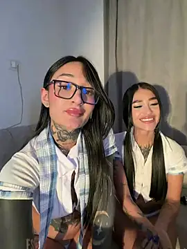 Suis_evangeline - Take off our skirt 3min and twerk <3