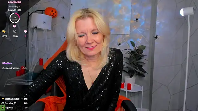 Julie_Lucas - I'll play with my breasts and nipples