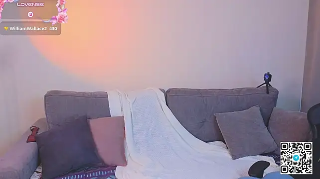 OliviaBrownn - show ass in panties !