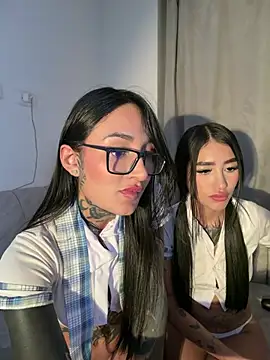 Suis_evangeline - Take off our skirt 3min and twerk <3