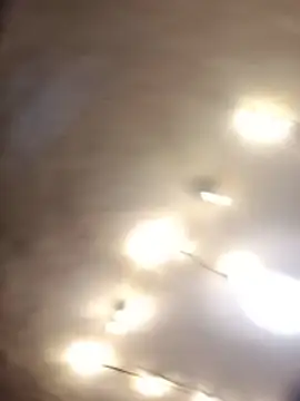 Emilif_ - Jugar con tetas en público