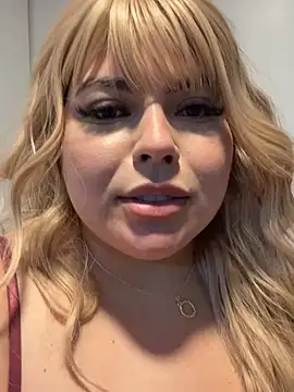 Lollaluxe - Tirar a camisola e siririca até gozar 😈