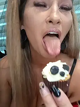 HeleneMonroe - Full naked tease